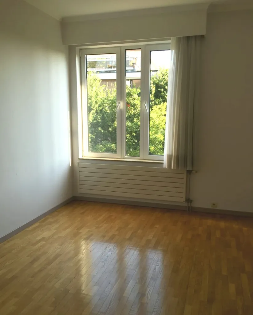 Pièces - Appartement Élégant avec Terrasse dans le Quartier des Ambassades