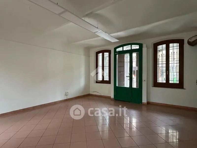 Pièces - Commercial Unit in Central Cavriago
