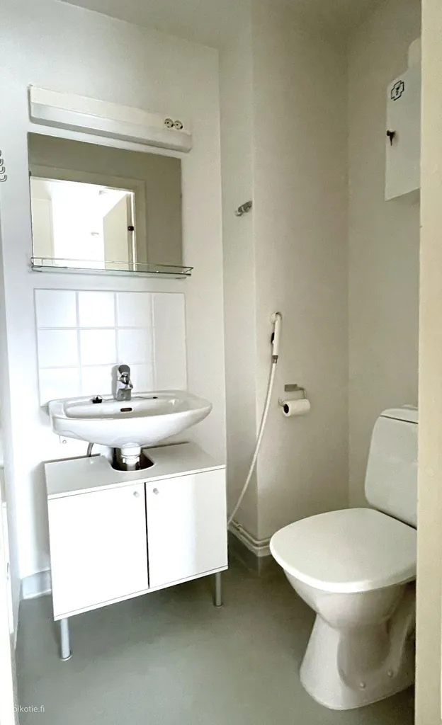 Bathrooms - Spacious Apartment with Balcony in Etu-Lyötty, Oulu