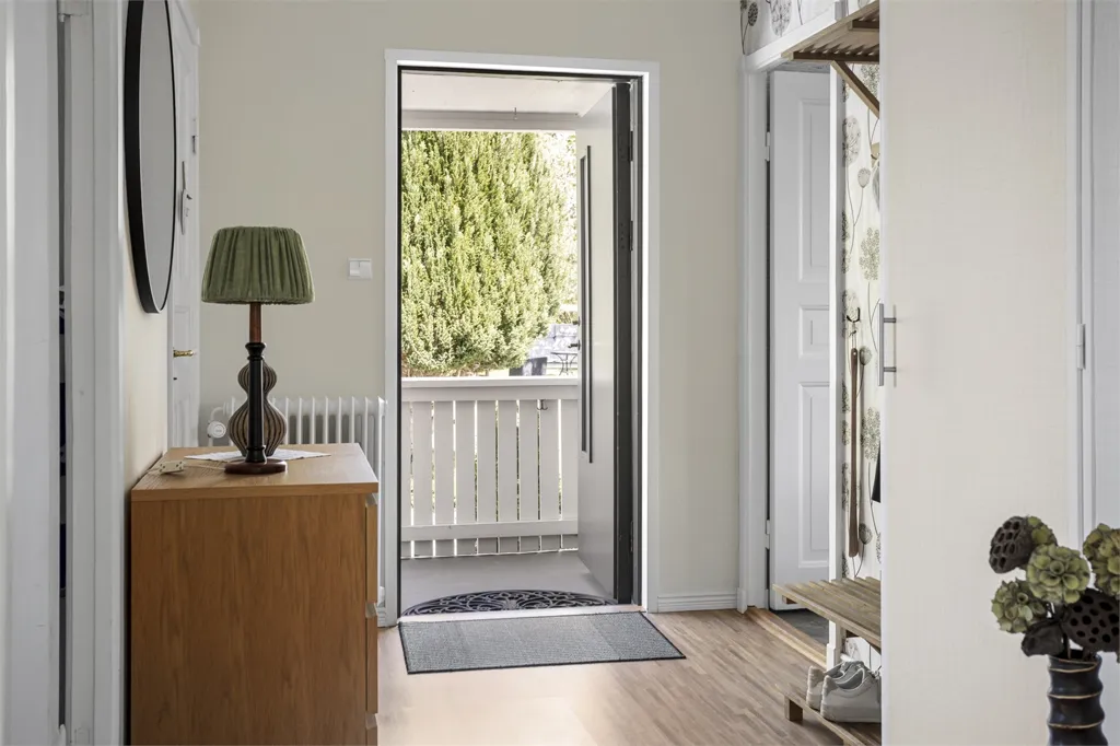 Esik - Charming 1933 Villa with Garden in Central Location