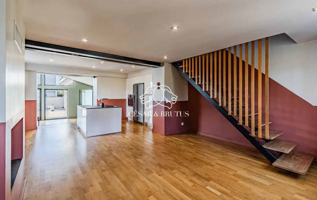 Toad - Renovated 4-Bed House with Pool in Tassin-la-Demi-Lune