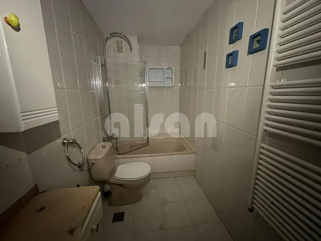 Salles de bain - Apartment with Large Windows in Vigo