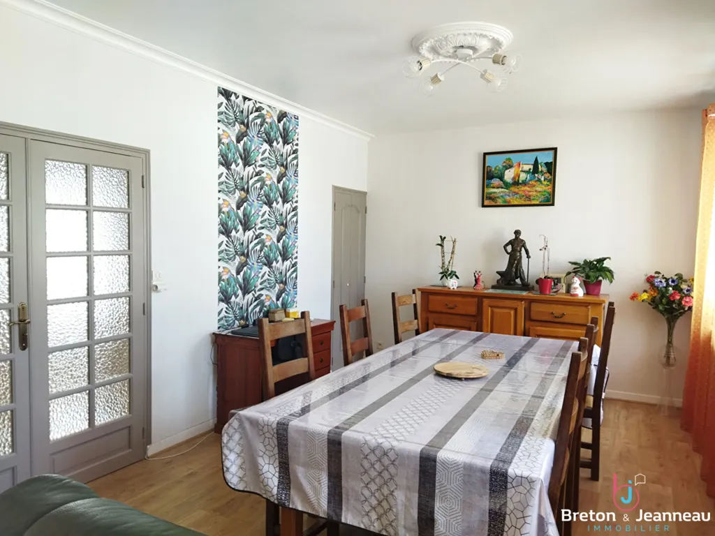 Salle à manger - Maison Lumineuse avec Terrasse à Mayenne