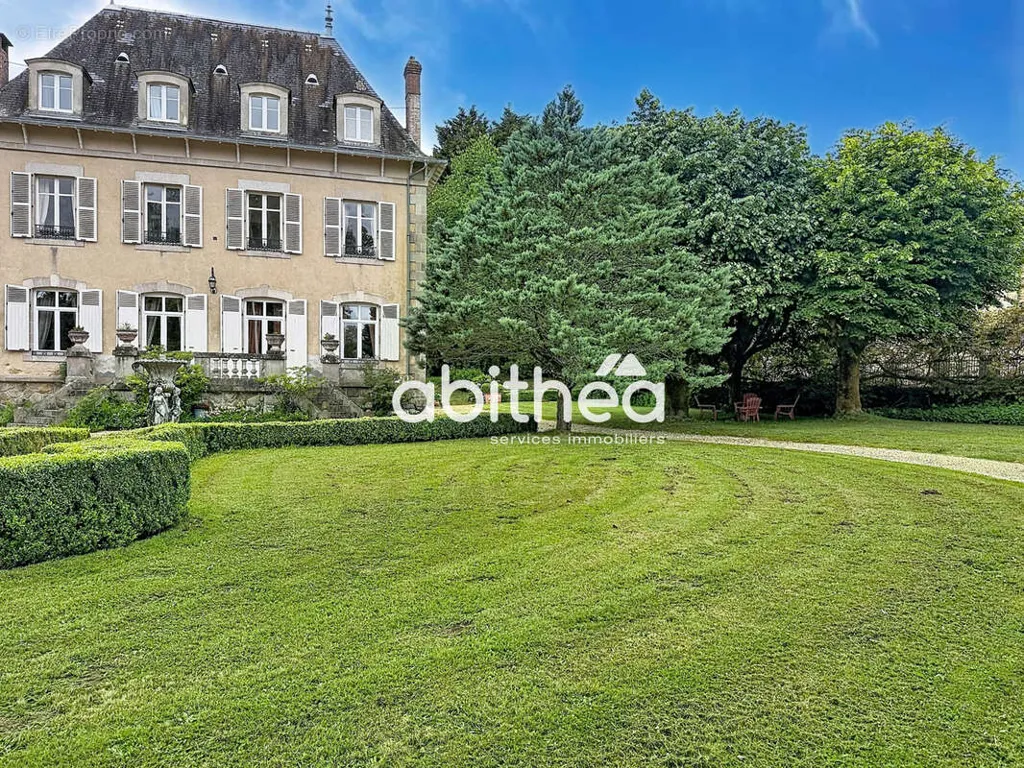Jardin - Château avec Piscine et Jardin à Bussière-Galant