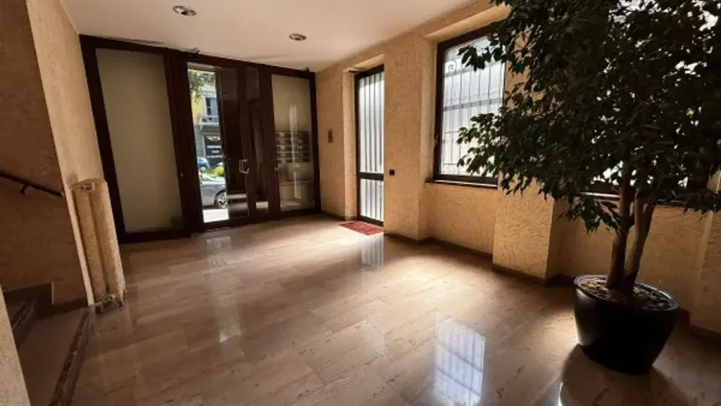 Esik - Rustic-Style Flat with Double Exposure in Milan