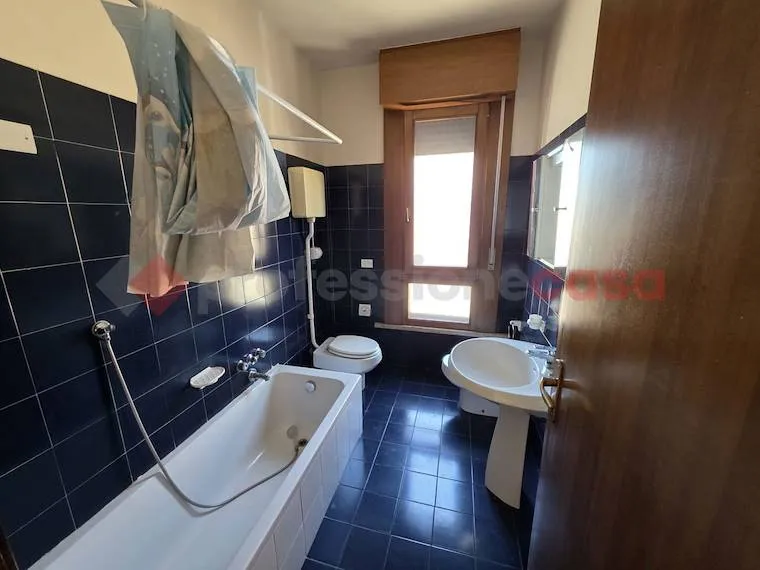 Salles de bain - Spacious Apartment with Two Garages in Nogara