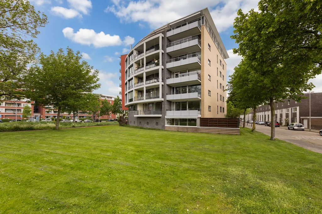 Aed - Penthouse with Panoramic Views in Rotterdam