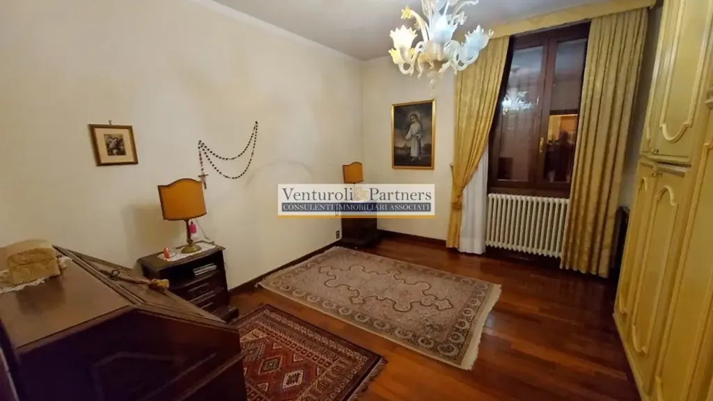 Bureau - Liberty Villa with Terraces in Brescia