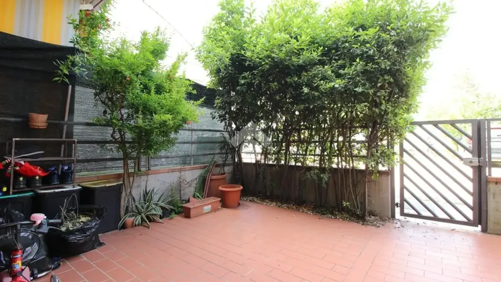 Terrace - Terraced Apartment with Private Garden in Prato