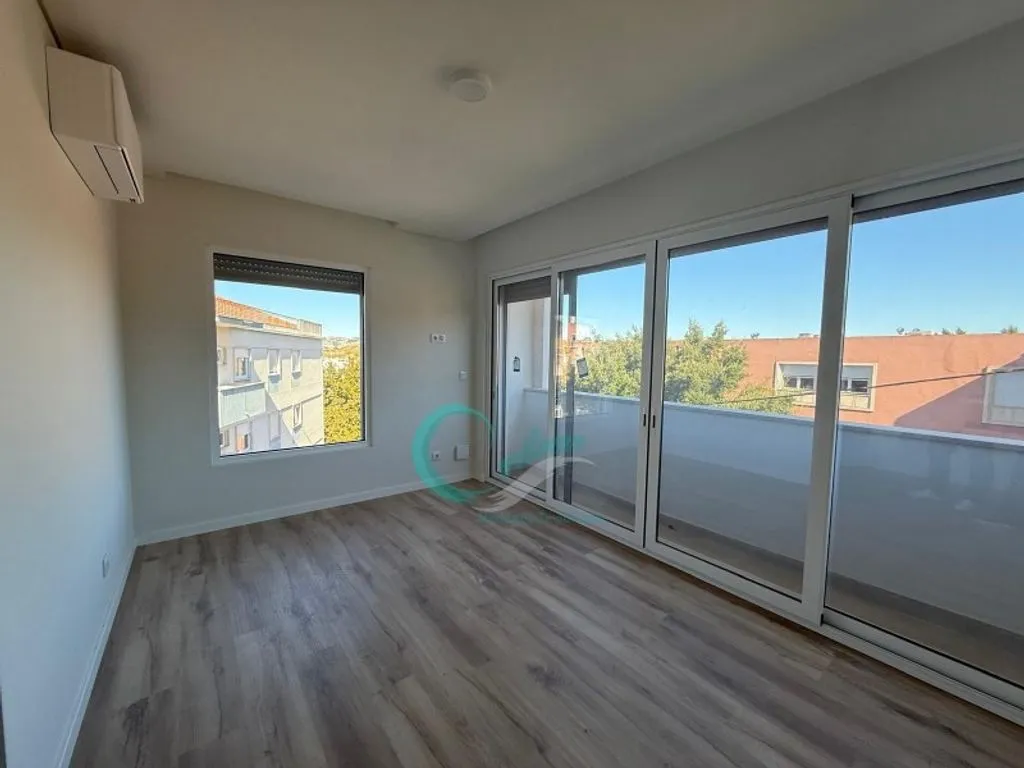 Magamistoad - Luxury Apartment with Balcony in Almada