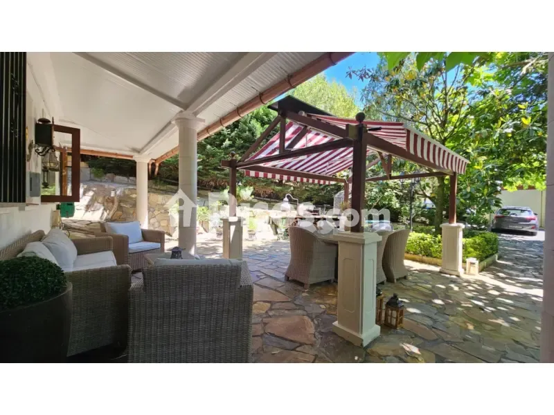 Terrace - Independent Villa with Private Pool in Gueñes