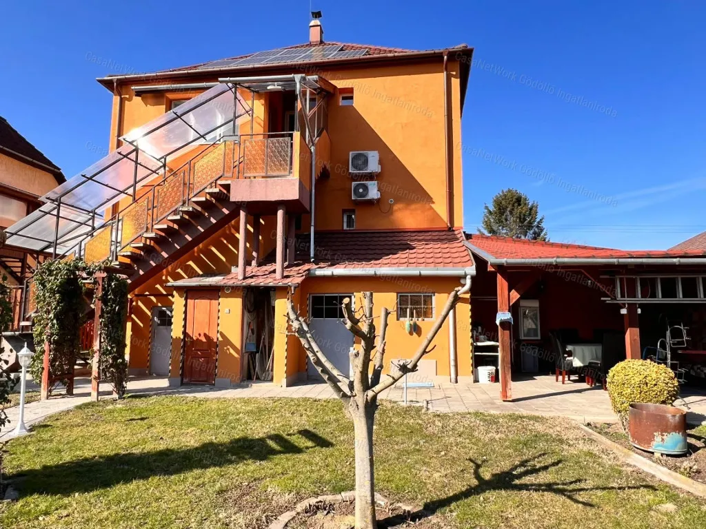 Esterno - Two-Unit Family House in Gödöllő