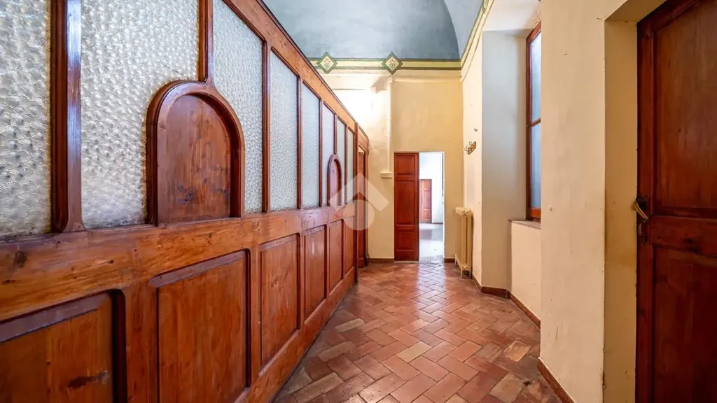 Entrée - Historic Castle with 2 Ha Land in Parma