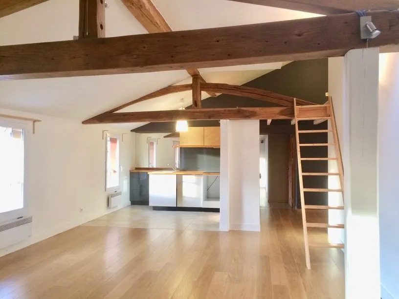 Elutuba - City Centre Flat with Mezzanine in Lavaur