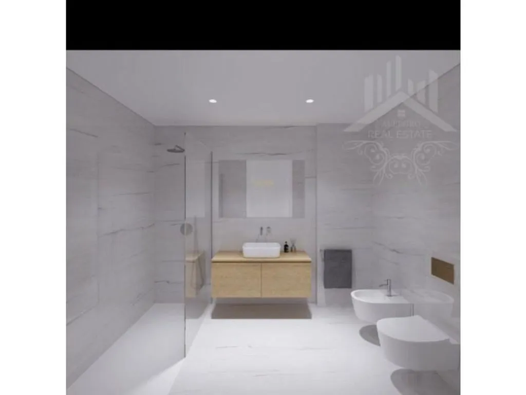 Salles de bain - Luxury Apartment with Large Windows in Maia