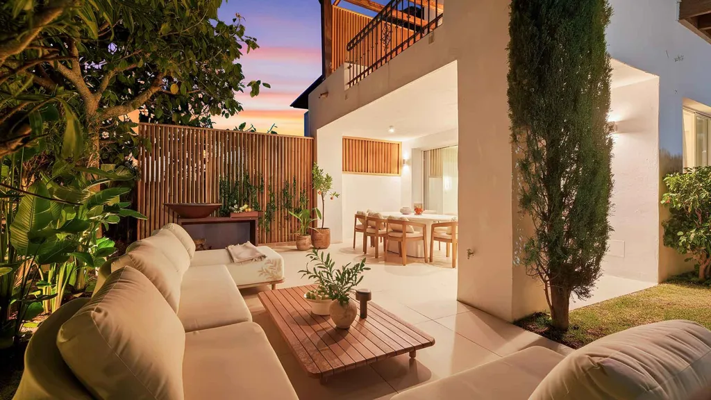 Terrasse - Corner Semi-Detached Villa with Pool in Marbella