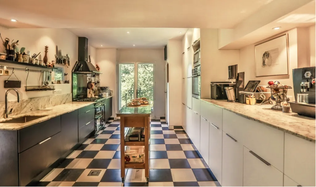 11-room property in L'Isle-sur-la-Sorgue