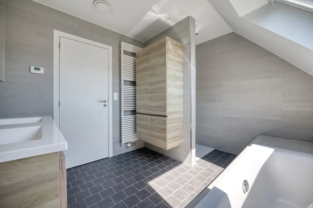 Vannitoad - Semi-Open House with Garden near Centre