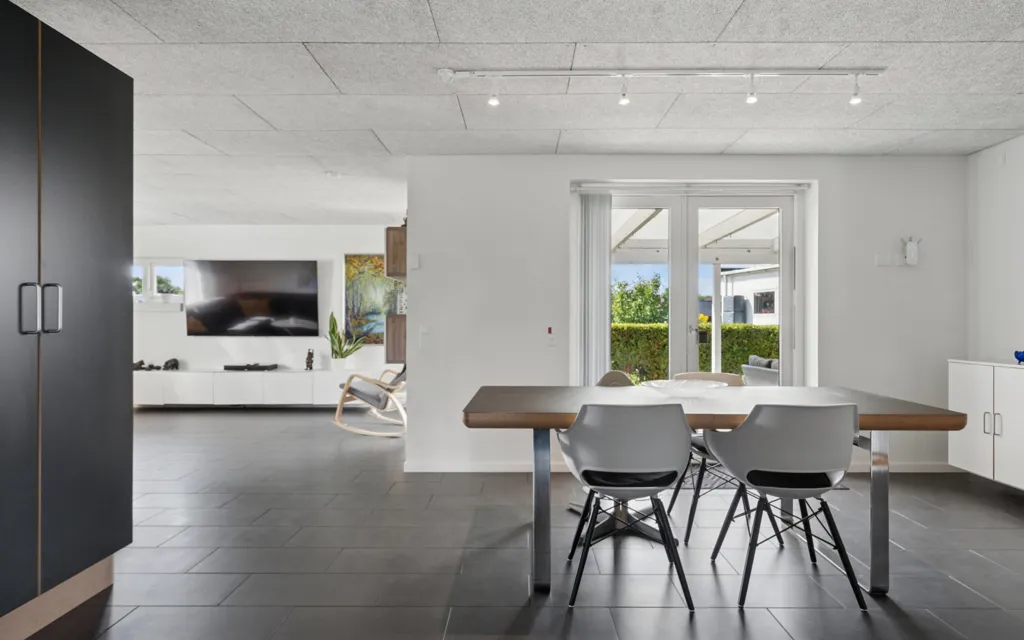 Salle à manger - Eco-Friendly Villa with Solar Panels in Kollund