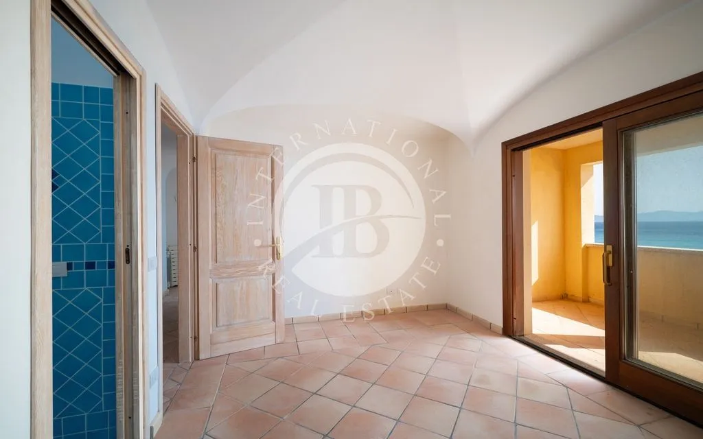 Terrass - Beachfront Apartment with 360° Views in Golfo Aranci