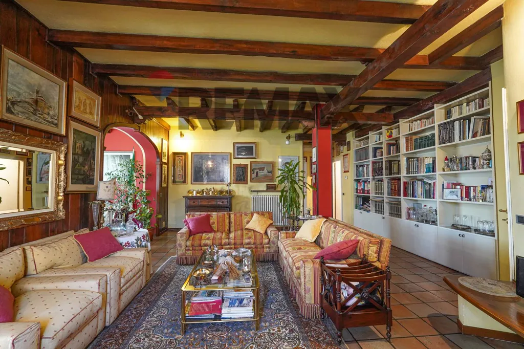 Séjour - Detached Villa with Two Apartments in Cologno al Serio