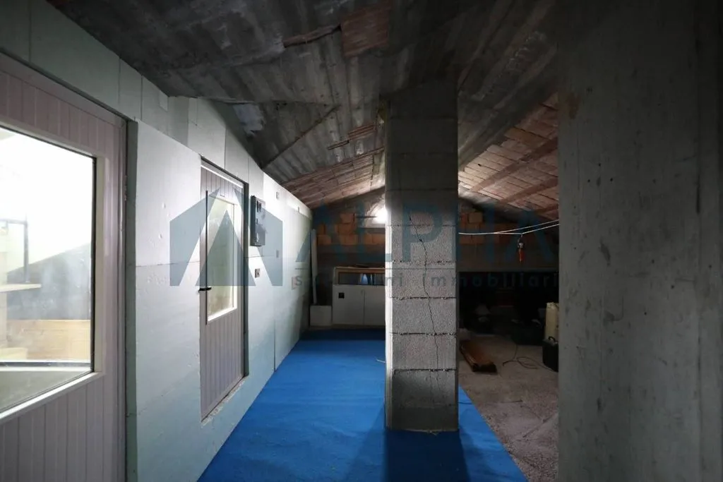 Garage - Luxury Villa with Private Garden in Cesena