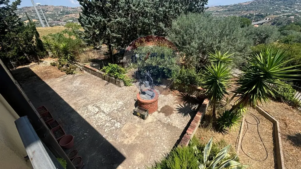 Jardin - Bifamiliar Villa with Garden in Caltanissetta