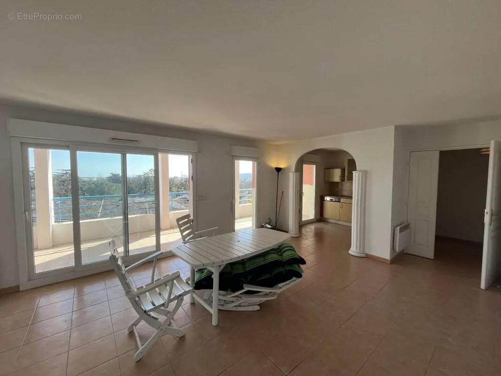 Dining Room - Apartment with South-Facing Terrace in Fréjus
