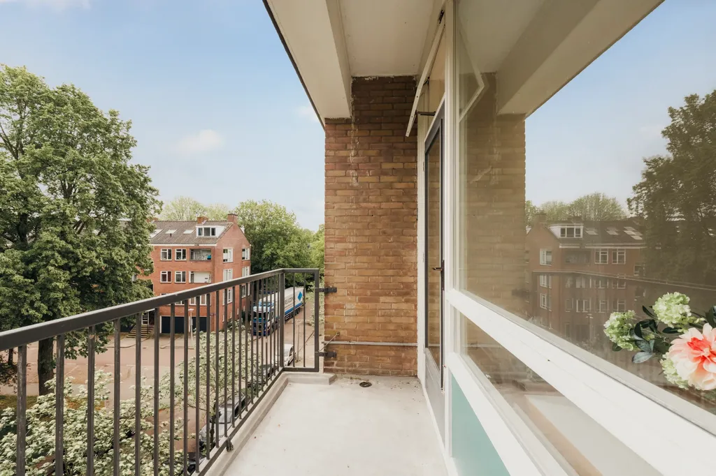 Balcon - Corner Apartment with Balcony in Amsterdam Buitenveldert