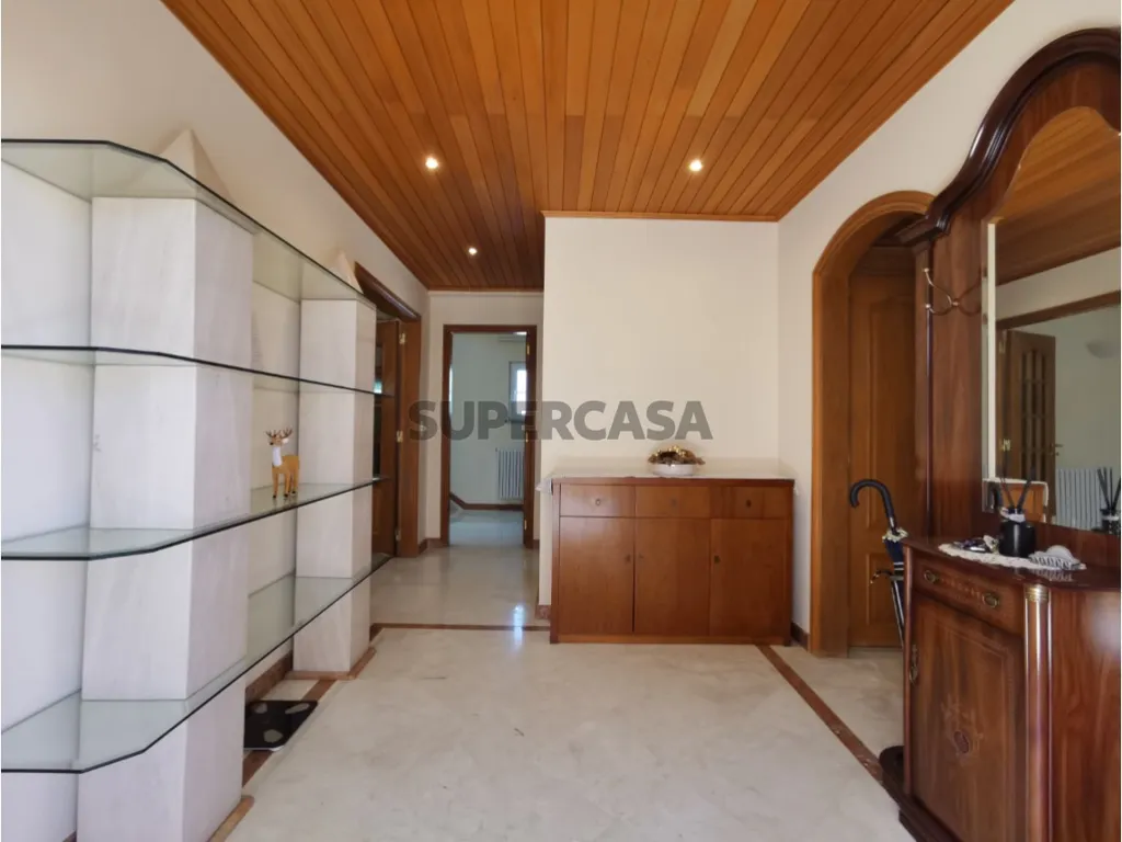 Esik - Five-Bedroom House with Pool in Cascais