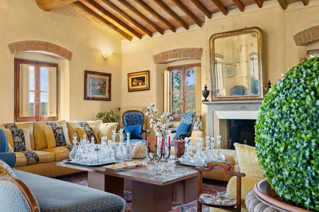 Elutuba - 17th-Century Villa with Olive Grove in Carmignano