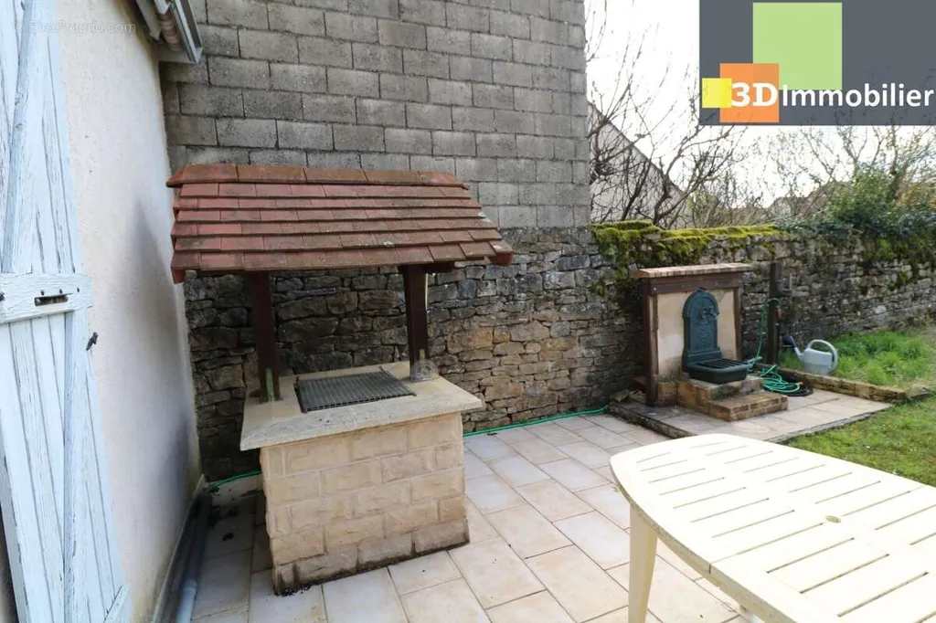Terrasse - Maison Vigneronne avec Jardin à Domblans