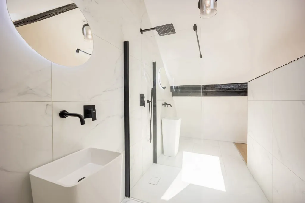 Bathrooms - 3-Bedroom Duplex with Spa Views