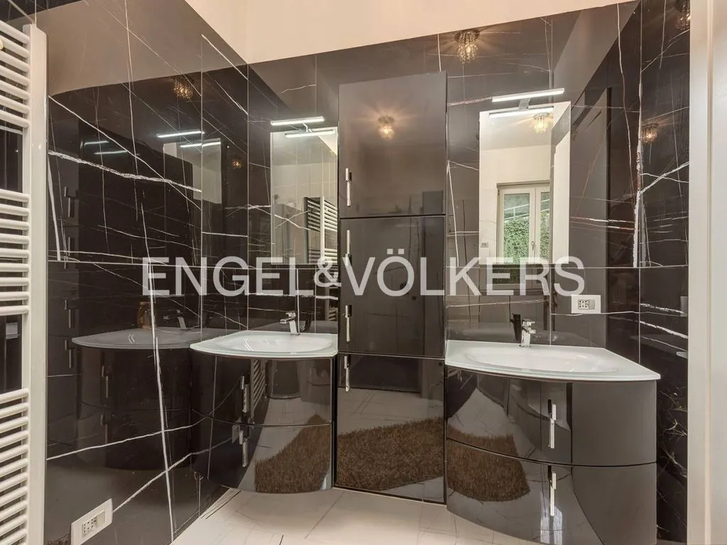 Vannitoad - Luxury Villa with Infinity Pool in Erba, Lombardy