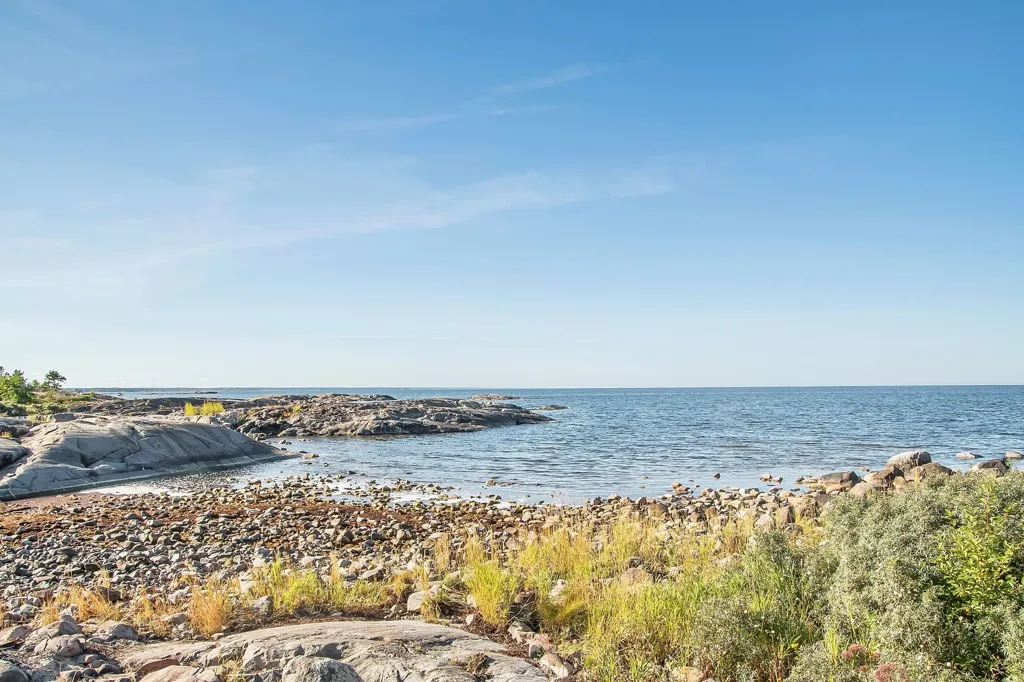 Jardin - Large Plot with Sea Access in Utanå