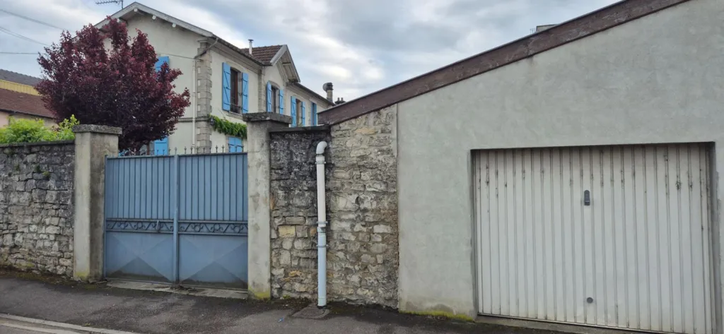Extérieur - Maison en Pierre Rénovée avec Cour à Saint-Dizier