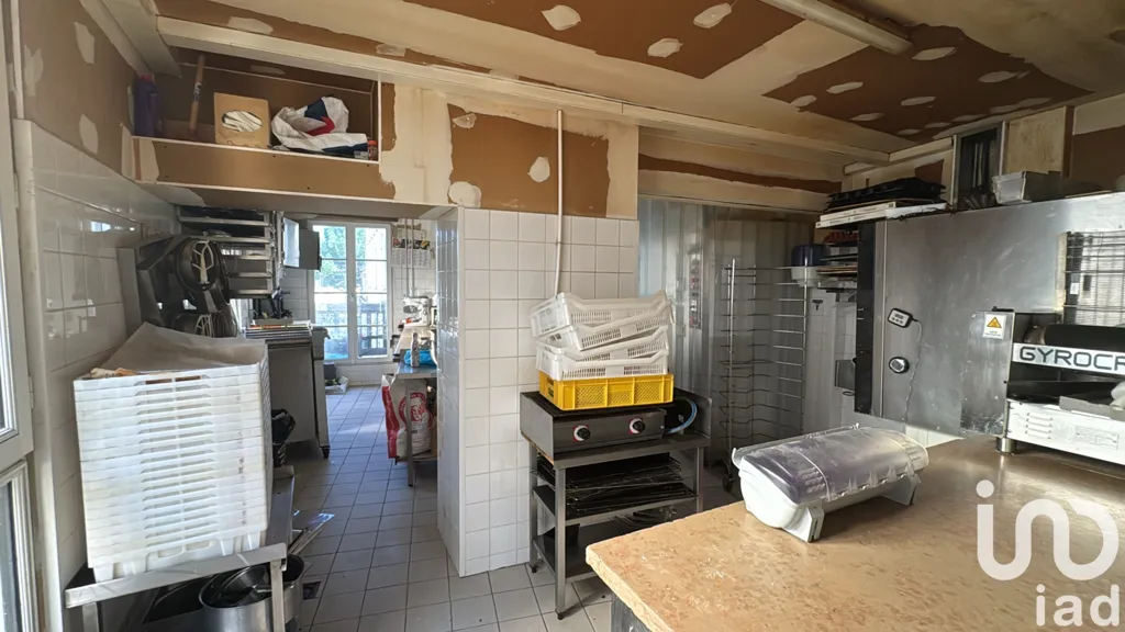 Cucina - Mixed-Use Building with Terrace in Châtellerault Centre
