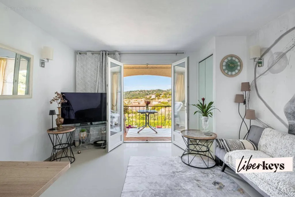 Elutuba - Duplex Apartment with Balcony in Issambres