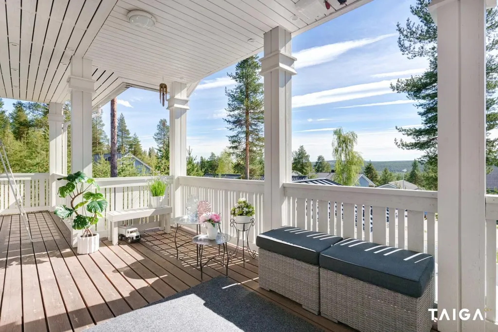 Terrass - Modern Detached House with Jacuzzi in Rovaniemi