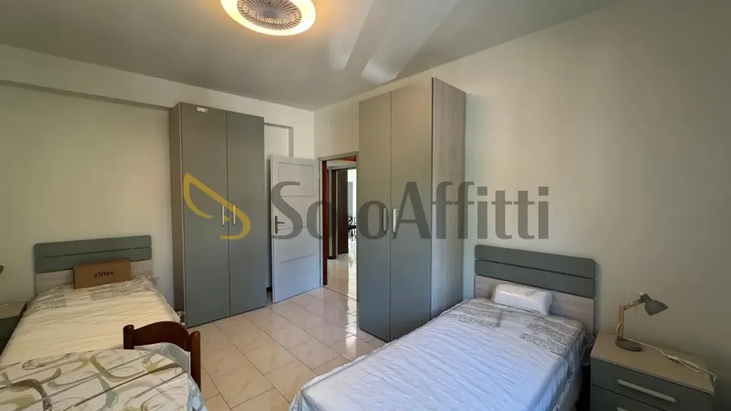 Chambres - 4-Bedroom Apartment in Quiet Area, Bologna