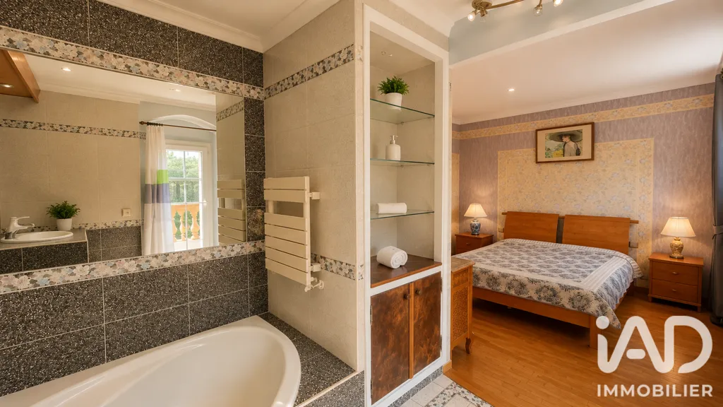 Salles de bain - Maison Bourgeoise avec Jardin à Chelles
