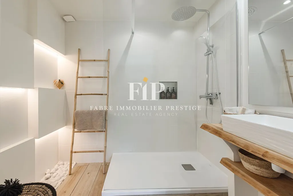 Salles de bain - Propriété Contemporaine avec Piscine près d'Aix-en-Provence