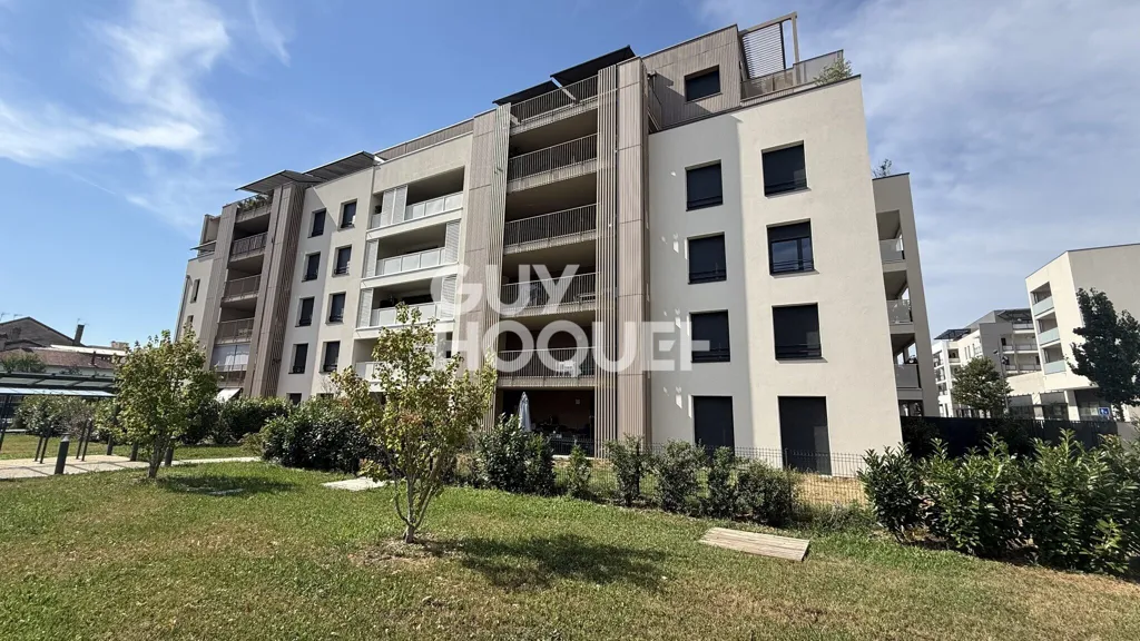 Esterno - Modern Flat with Terrace in Bourgoin-Jallieu