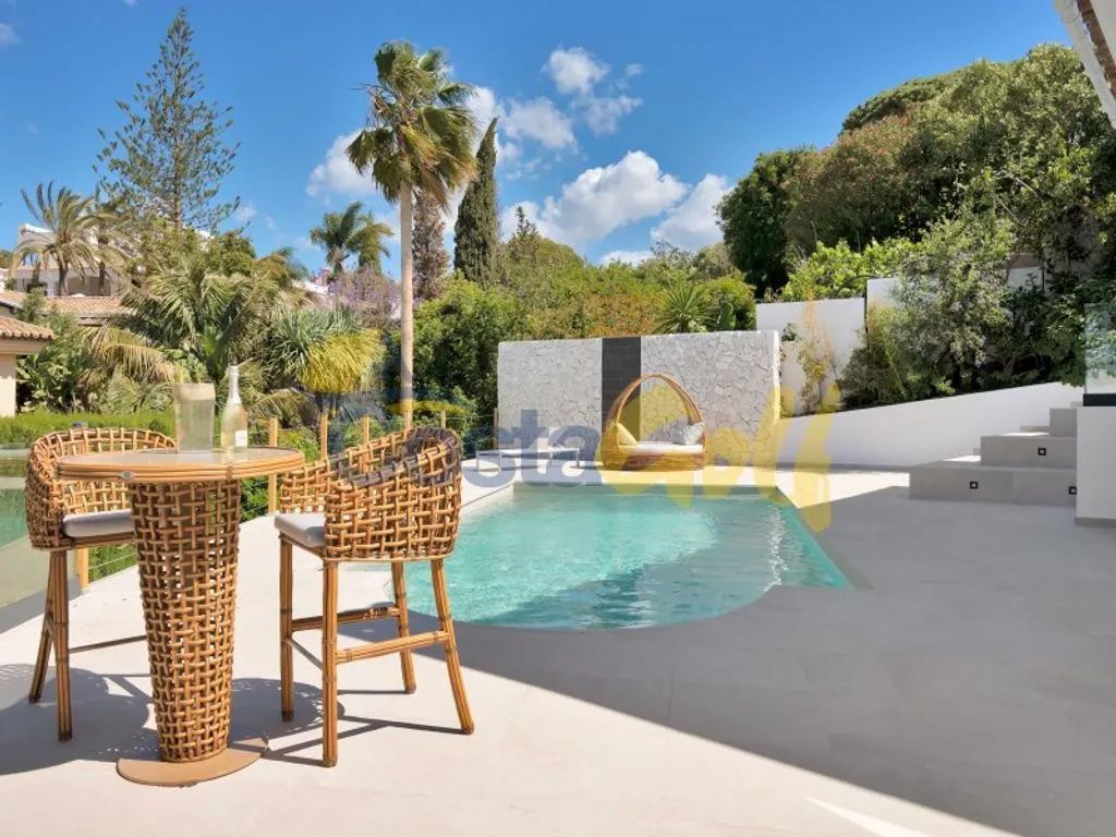 Piscine - Luxury Villa with Pool in Elviria, Marbella