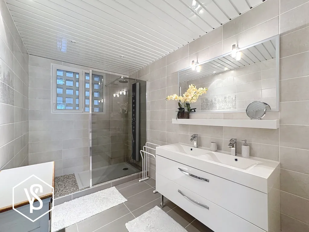 Salles de bain - Villa d'Architecte avec Piscine à Escalquens