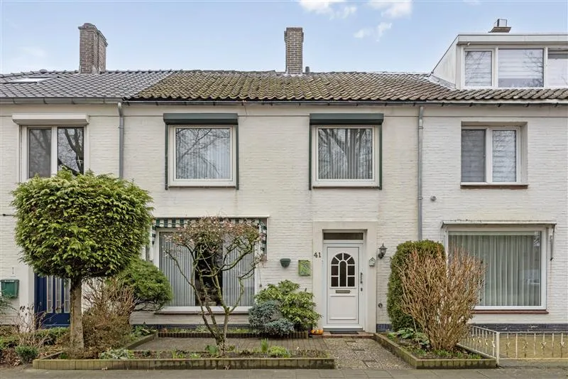 Välivaade - 1950s Semi-Detached House with Garden in Burghplan, Eindhoven