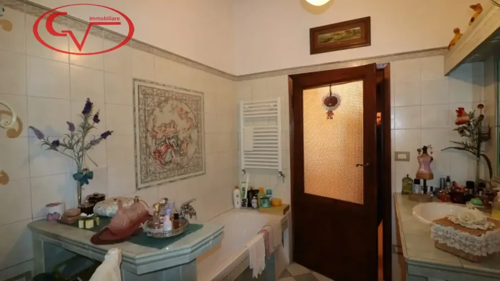 Bathrooms - Terraced Villa with Garden in Montevarchi