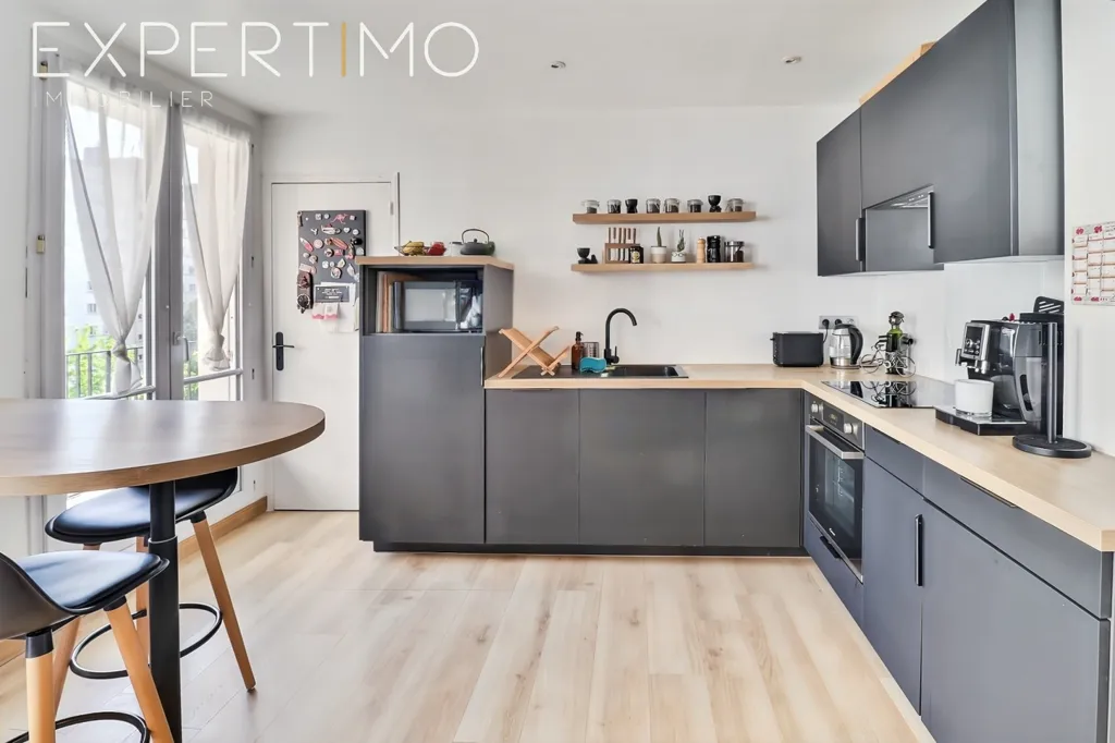 Cuisine - Appartement T3 avec balcon et ascenseur à Brest