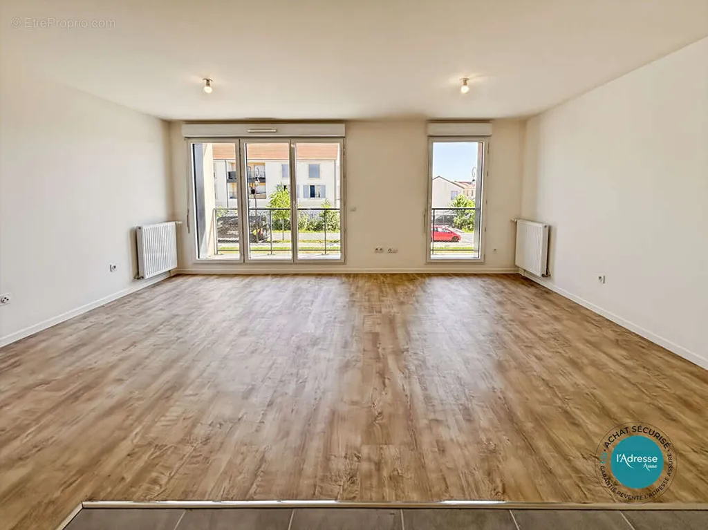 Séjour - Appartement Neuf 3 Pièces avec Balcon à Ormoy