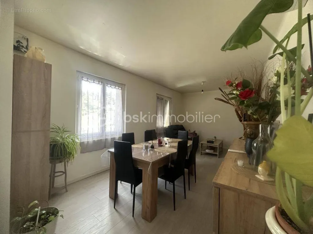 Sala da pranzo - Apartment Block with Parking in Saint Martin de Valgalgues